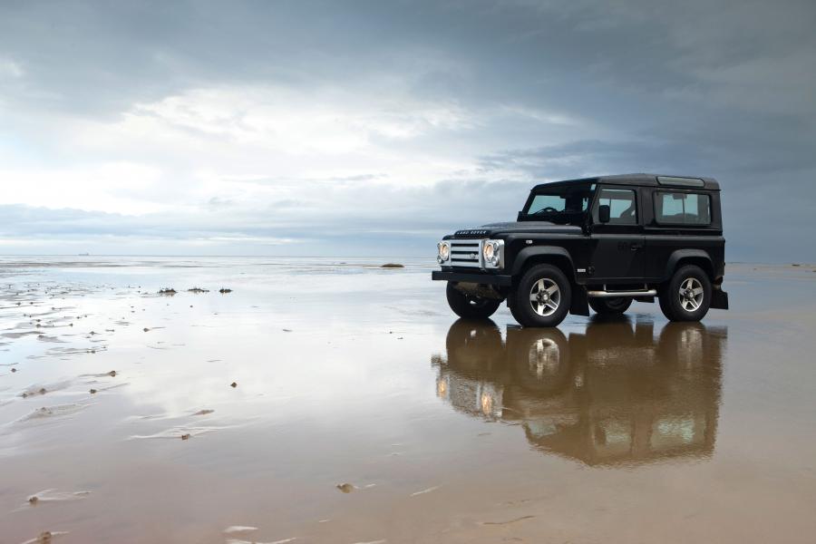  Land Rover Defender SVX 60th Anniversary Edition 2008 года  (фото 29 из 35)